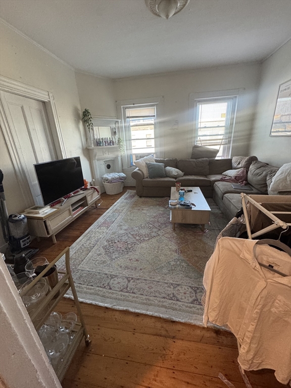4 bed, 1 bath apartment for rent at 111 H St Unit 5, South Boston — photo 3 of 15