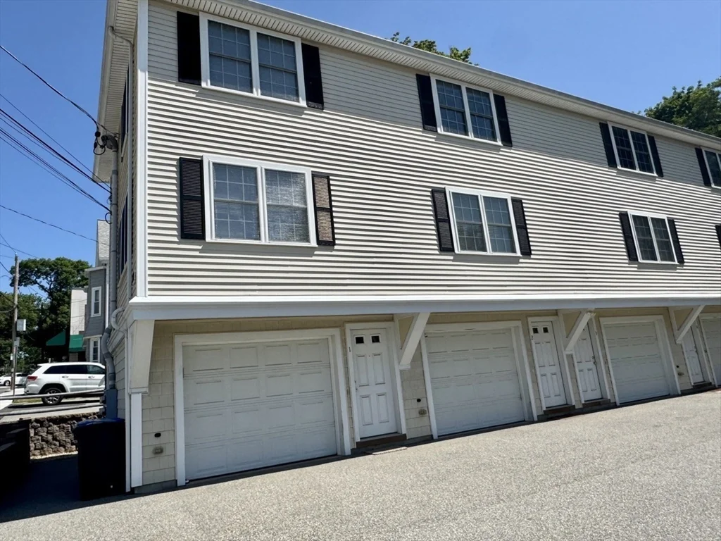 2 bed, 1 bath apartment for rent at 111 Hammond St Unit 2, Waltham — photo 1 of 15