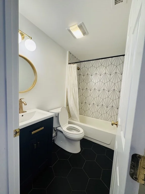 2 bed, 1 bath apartment for rent at 111 Hammond St Unit 2, Waltham — photo 9 of 15