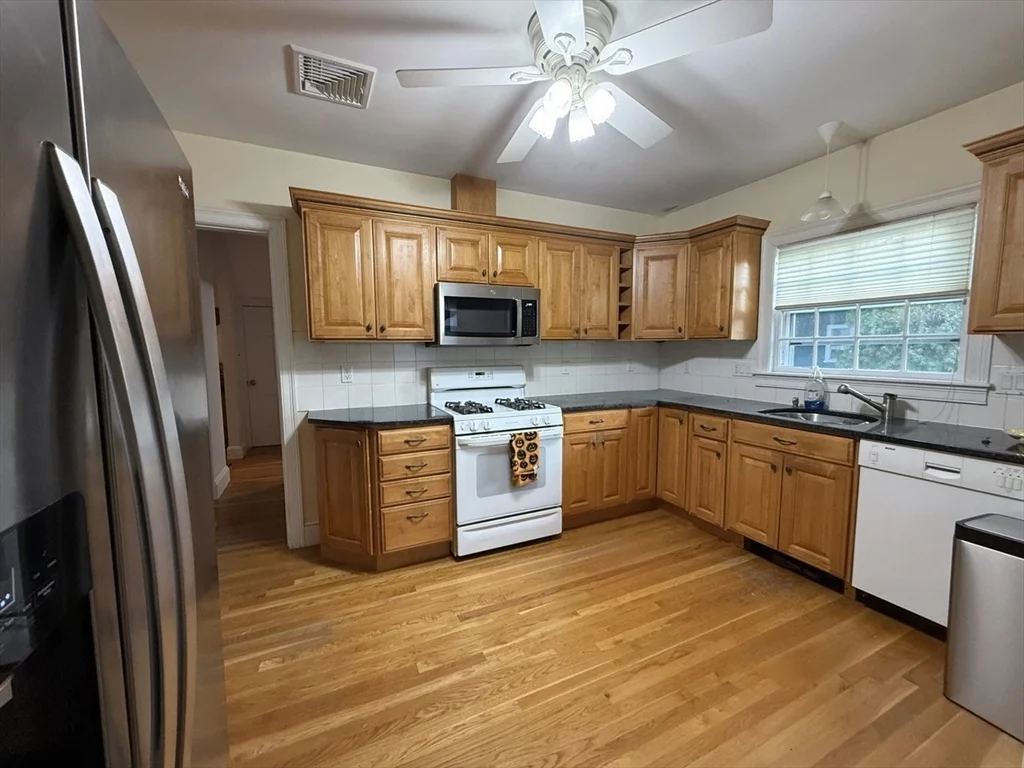 3 bed, 3 bath apartment for rent at 111 Highland Ave, Winchester — photo 10 of 20