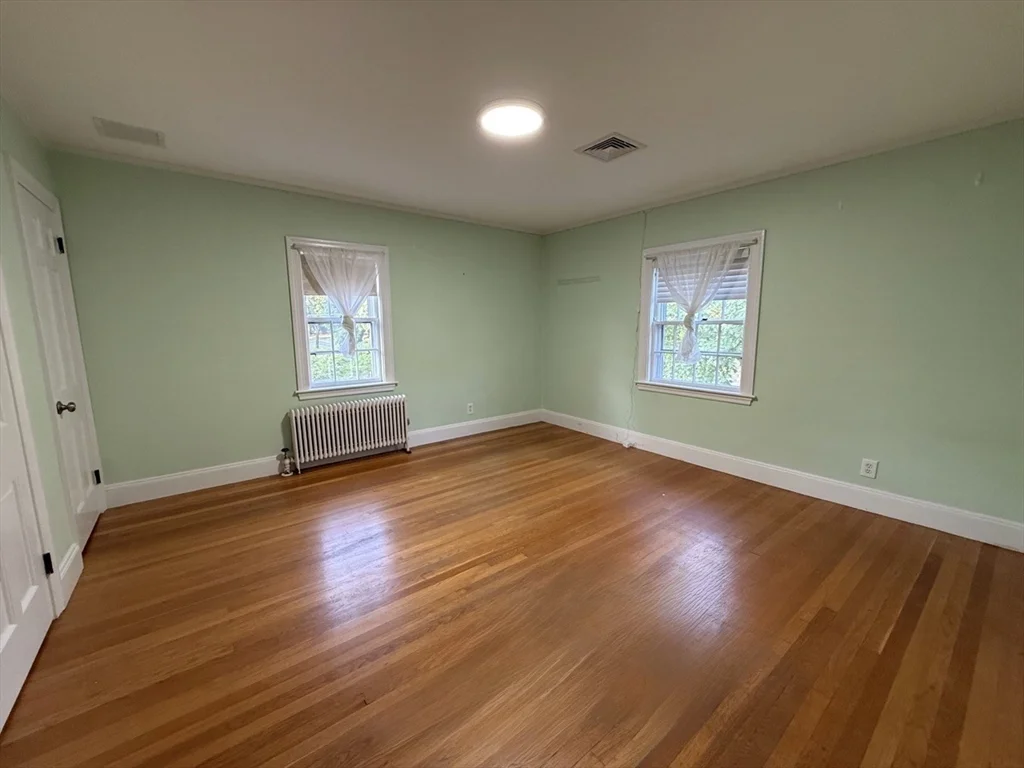 3 bed, 3 bath apartment for rent at 111 Highland Ave, Winchester — photo 15 of 20
