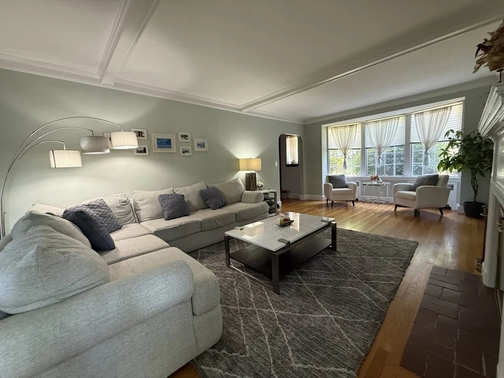 3 bed, 3 bath apartment for rent at 111 Highland Ave, Winchester — photo 2 of 20