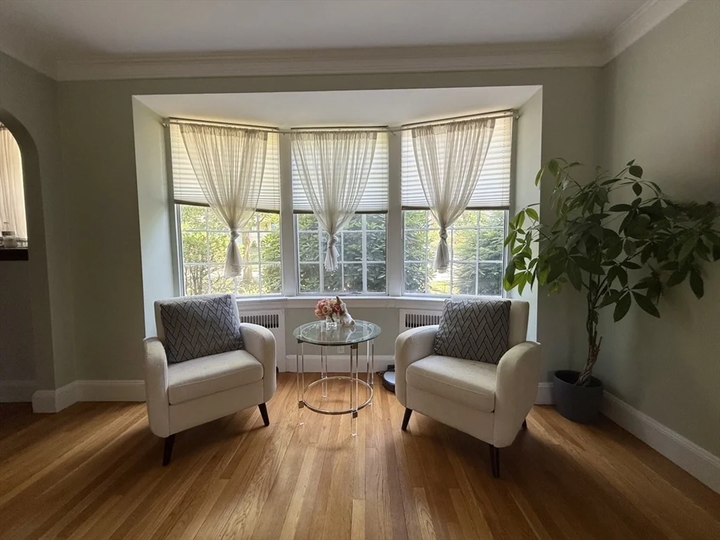 3 bed, 3 bath apartment for rent at 111 Highland Ave, Winchester — photo 3 of 20
