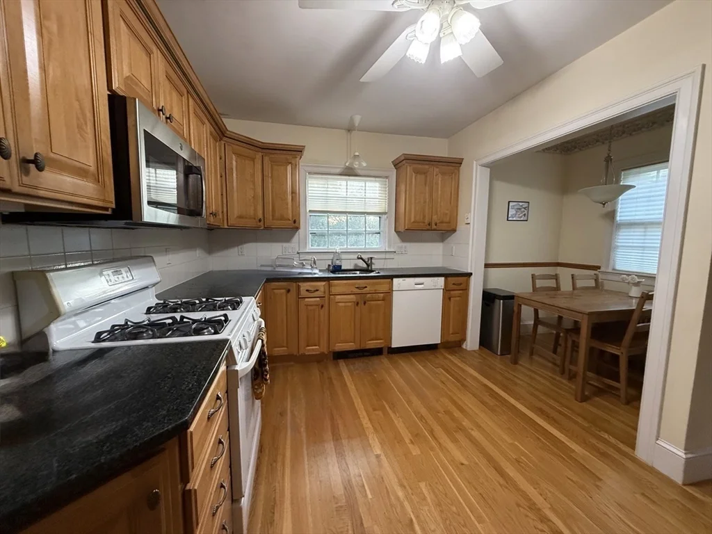 3 bed, 3 bath apartment for rent at 111 Highland Ave, Winchester — photo 9 of 20