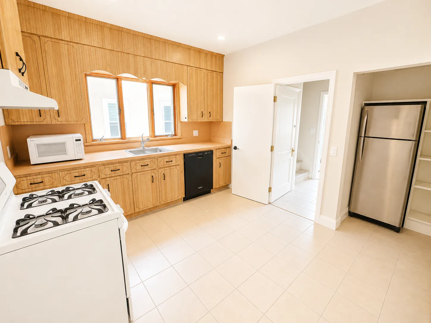 5 bed, 2 bath apartment for rent at 111 Hillsdale Rd Unit 1, West Somerville — photo 2 of 14