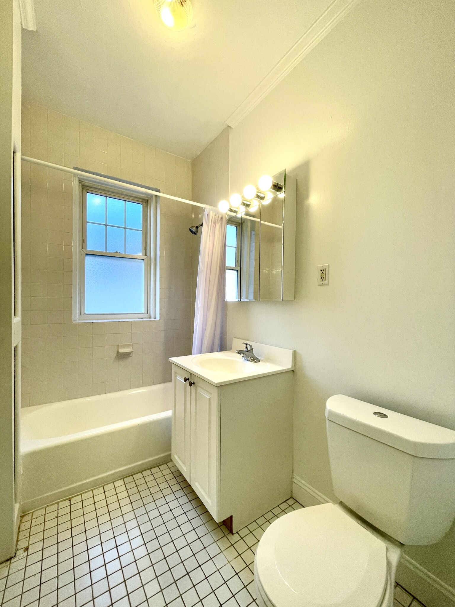 2 bed, 1 bath apartment for rent at 111 Kilsyth Rd Unit 2, Brighton — photo 6 of 25