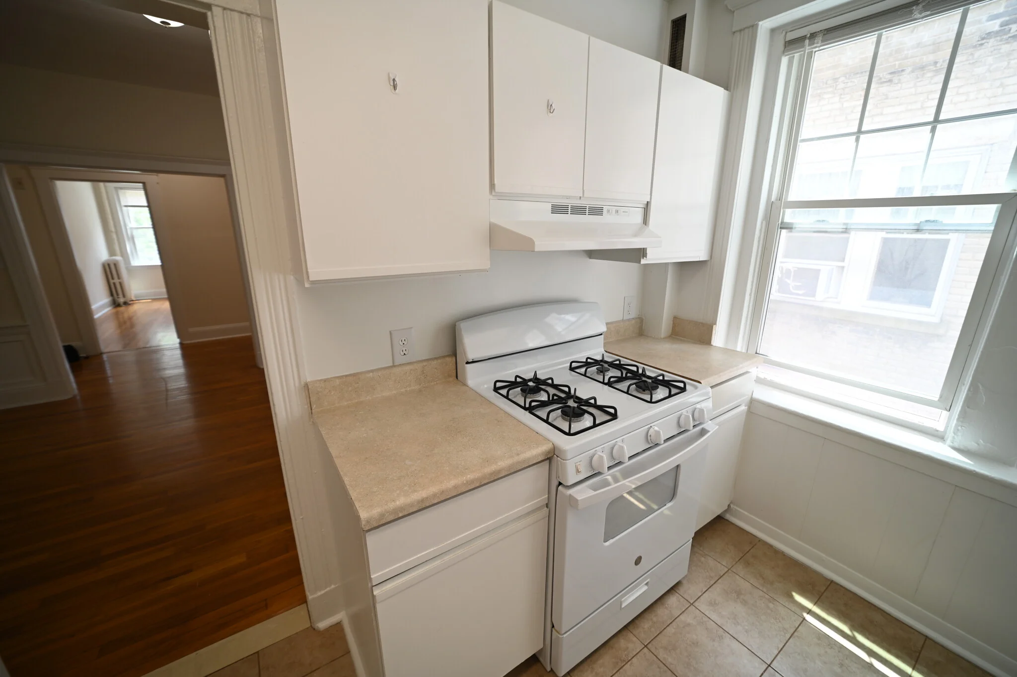 2 bed, 1 bath apartment for rent at 111 Kilsyth Rd Unit B, Brighton — photo 4 of 22