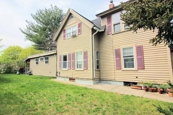 3 bed, 2 bath apartment for rent at 111 Lakewood St, Worcester — photo 2 of 15