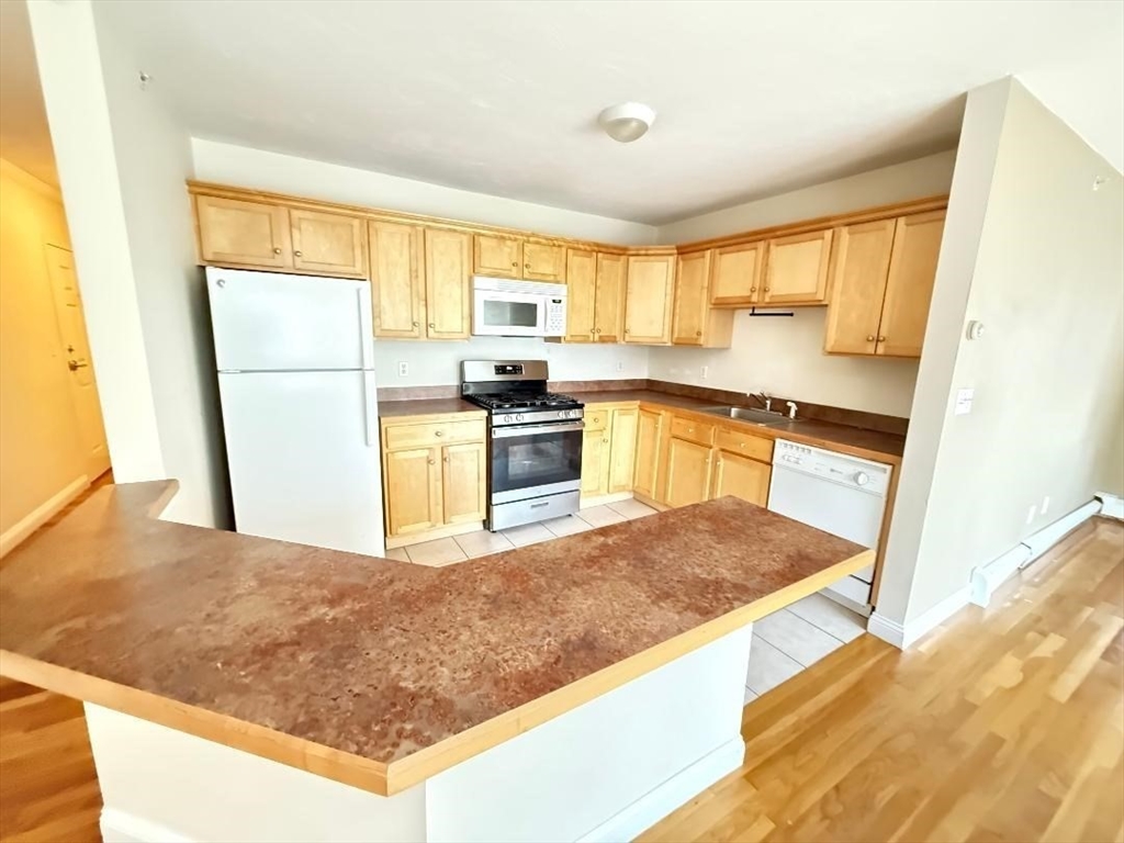 2 bed, 1 bath apartment for rent at 111 Lancaster Unit 4, Quincy — photo 5 of 12