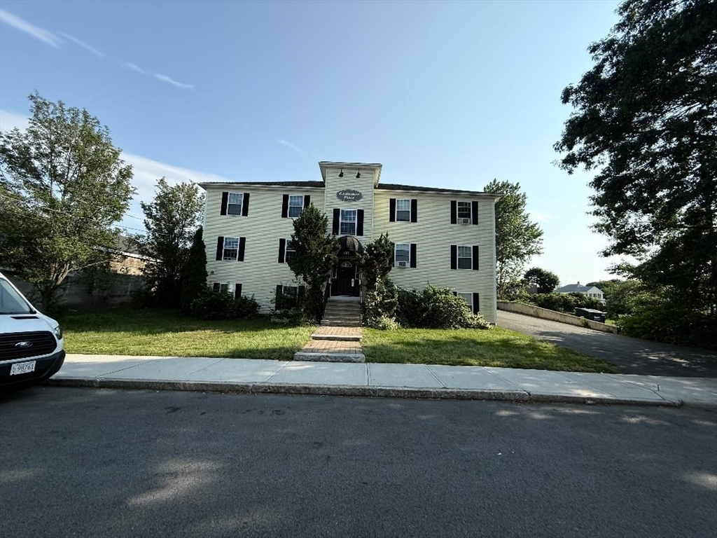 2 bed, 1 bath apartment for rent at 111 Lancaster Unit 4, Quincy — photo 1 of 12