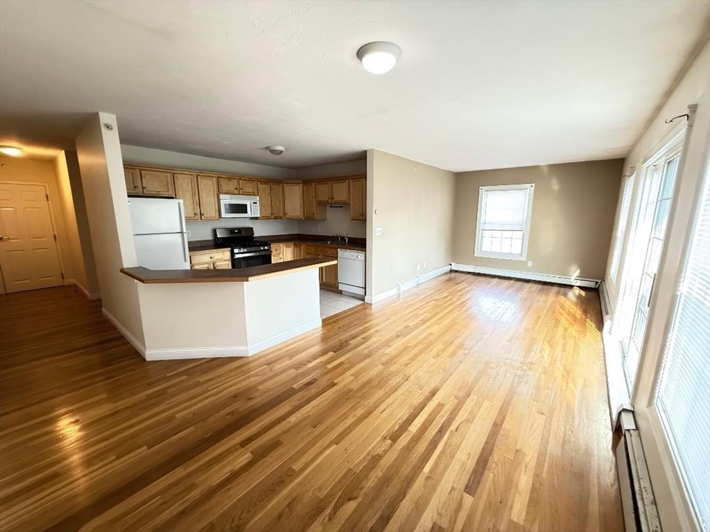 2 bed, 1 bath apartment for rent at 111 Lancaster Unit 4, Quincy — photo 4 of 12