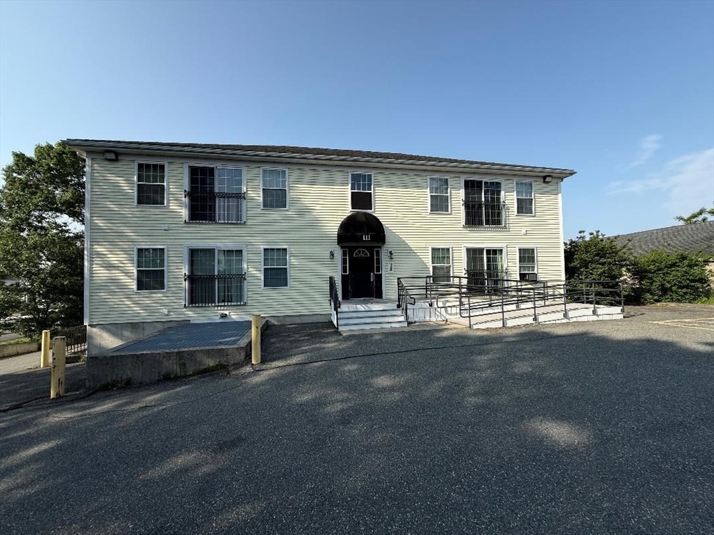 2 bed, 1 bath apartment for rent at 111 Lancaster Unit 4, Quincy — photo 3 of 12