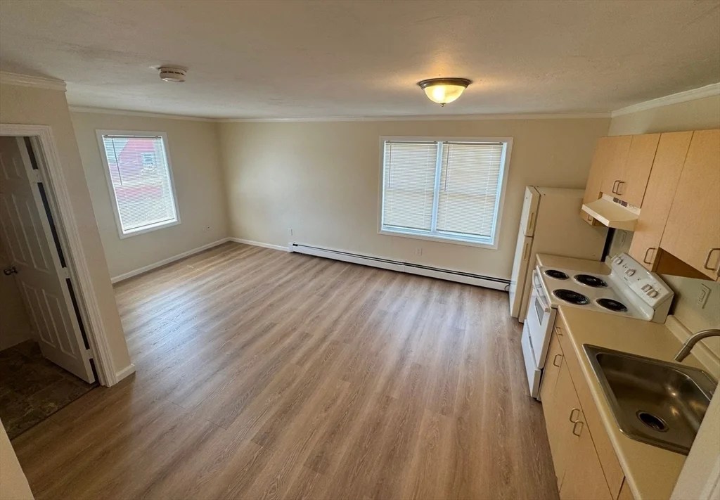 Studio bed, 1 bath apartment for rent at 111 Main St Unit 2R, Peabody — photo 2 of 6