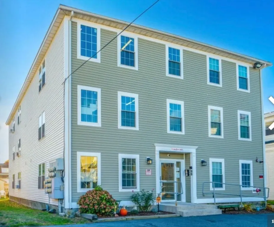3 bed, 1 bath apartment for rent at 111 Main St Unit 3, Peabody
