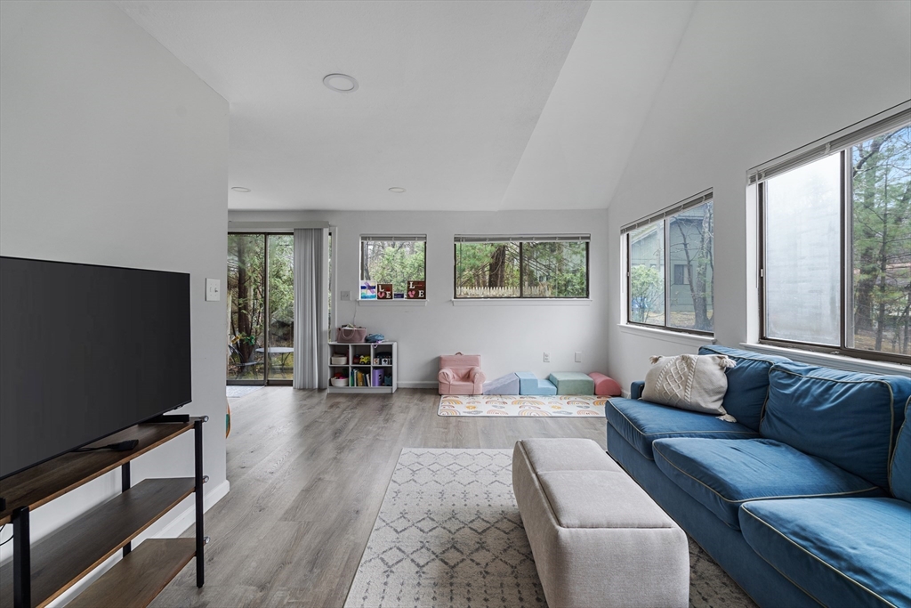 3 bed, 2 bath apartment for rent at 111 Mountain Gate Rd Unit 111, Ashland — photo 3 of 15