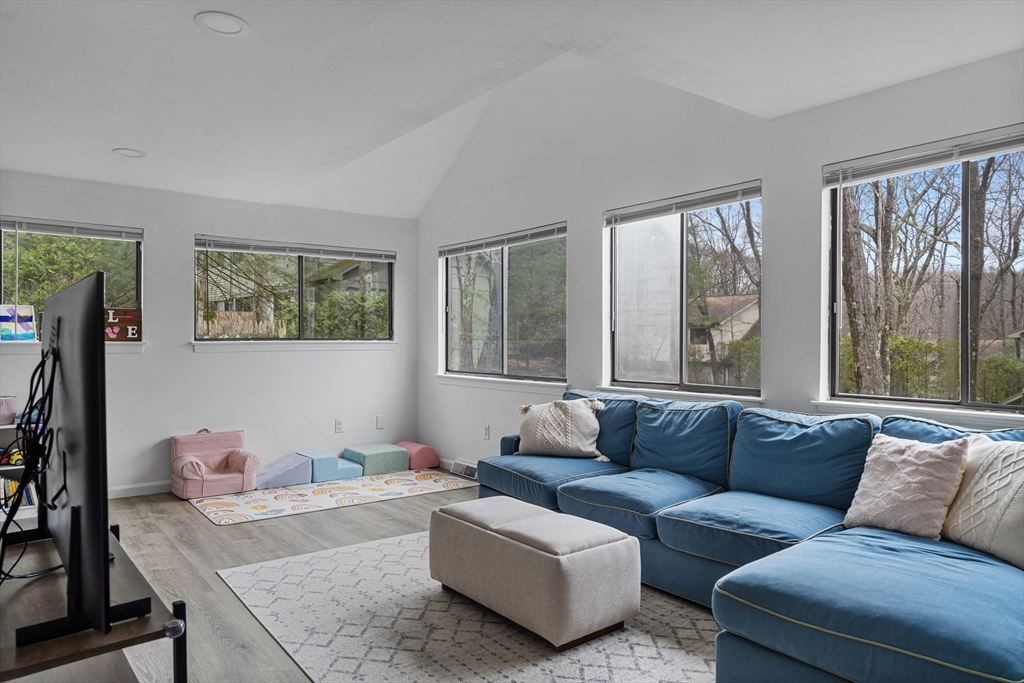 3 bed, 2 bath apartment for rent at 111 Mountain Gate Rd Unit 111, Ashland — photo 4 of 15