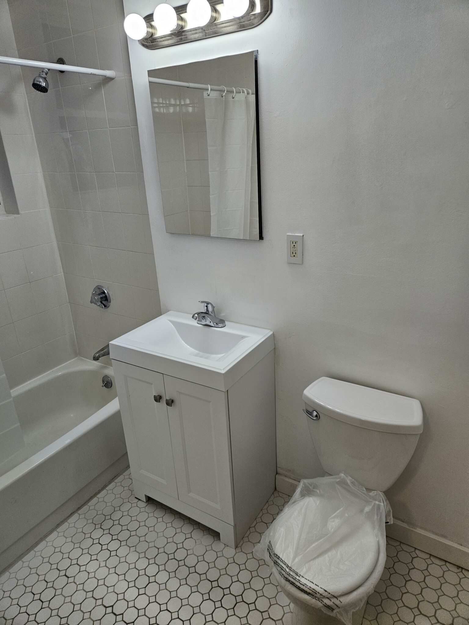 1 split bed, 1 bath apartment for rent at 111 Norway St Unit 105, Fenway — photo 12 of 17