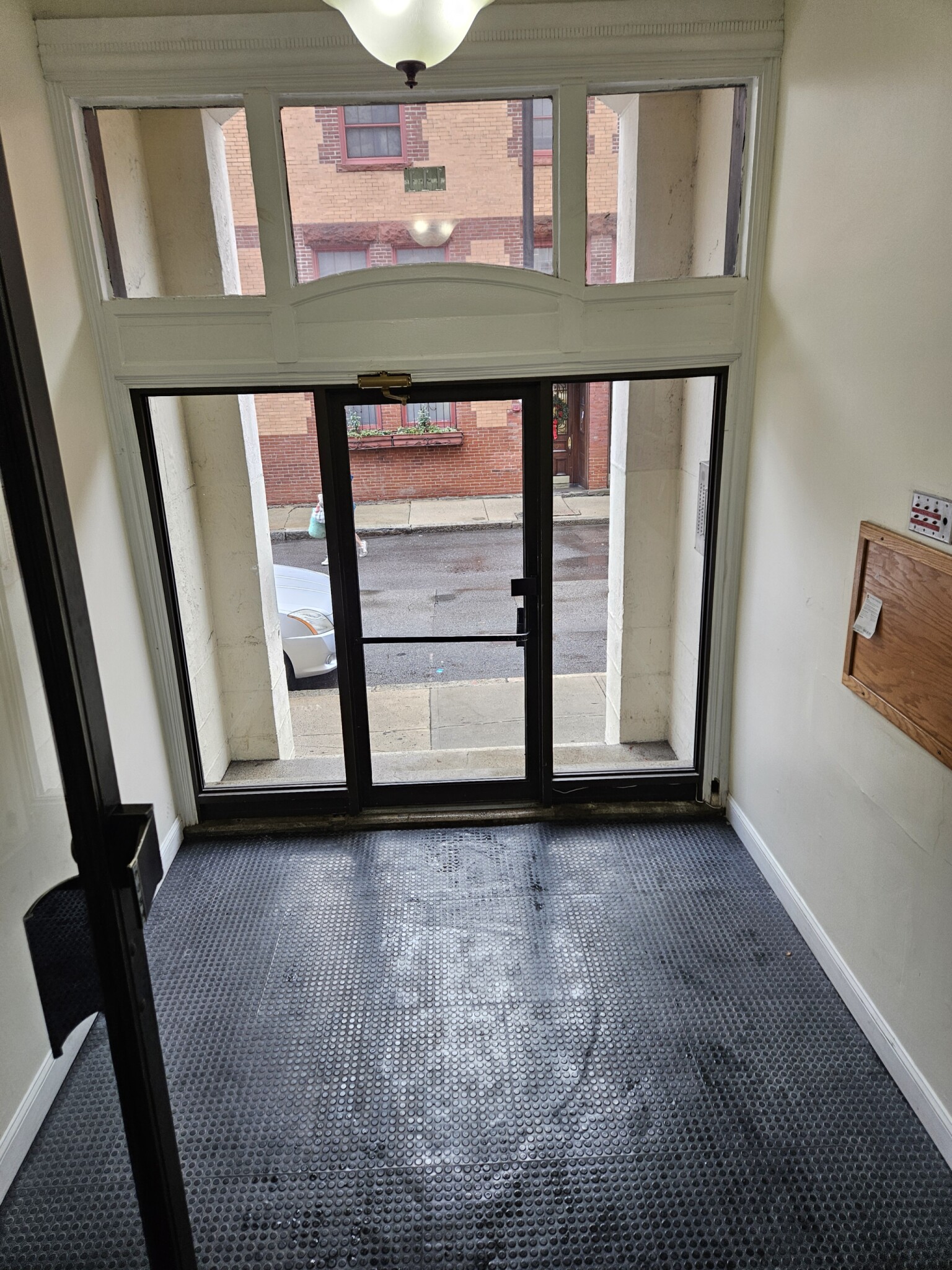 1 split bed, 1 bath apartment for rent at 111 Norway St Unit 105, Fenway — photo 16 of 17