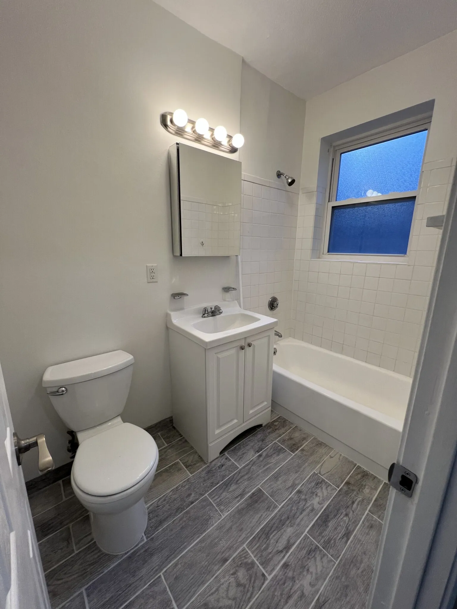 2 bed, 1 bath apartment for rent at 111 Norway St Unit 301, Fenway — photo 14 of 22