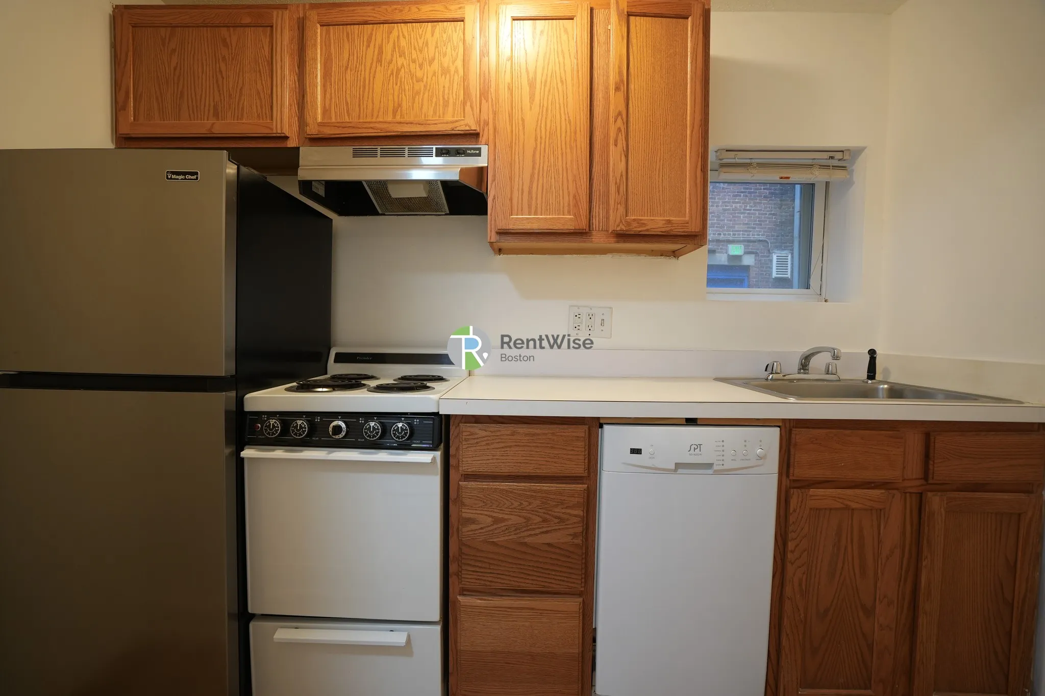 Studio bed, 1 bath apartment for rent at 111 Norway St Unit B4, Fenway — photo 7 of 17