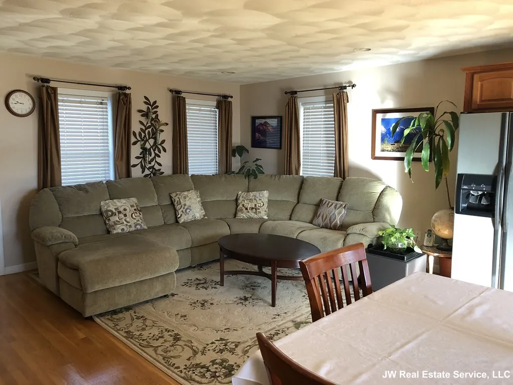 3 bed, 2.5 bath apartment for rent at 111 Oxford St Unit B, Revere — photo 6 of 23
