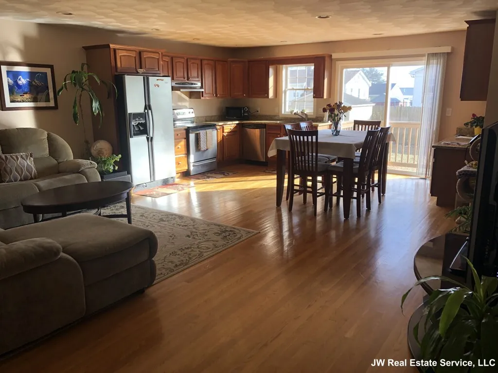 3 bed, 2.5 bath apartment for rent at 111 Oxford St Unit B, Revere — photo 21 of 23