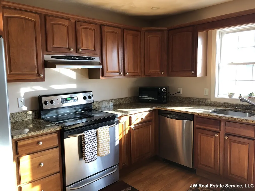 3 bed, 2.5 bath apartment for rent at 111 Oxford St Unit B, Revere — photo 3 of 23