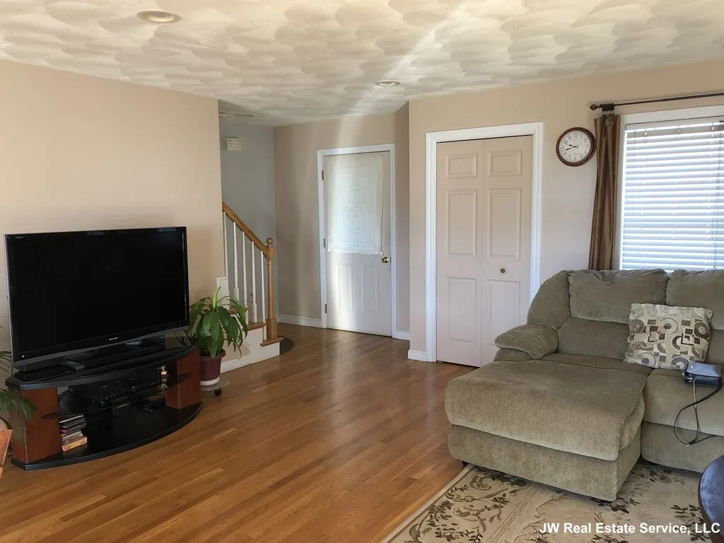 3 bed, 2.5 bath apartment for rent at 111 Oxford St Unit B, Revere — photo 4 of 23
