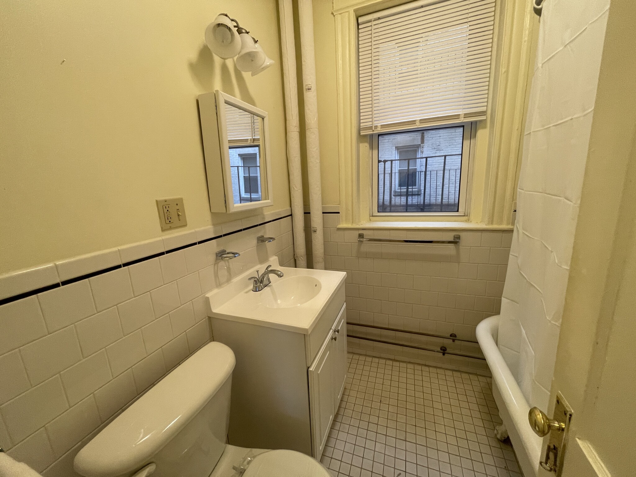 1 bed, 1 bath apartment for rent at 111 Park Dr Unit 29, Fenway — photo 2 of 12