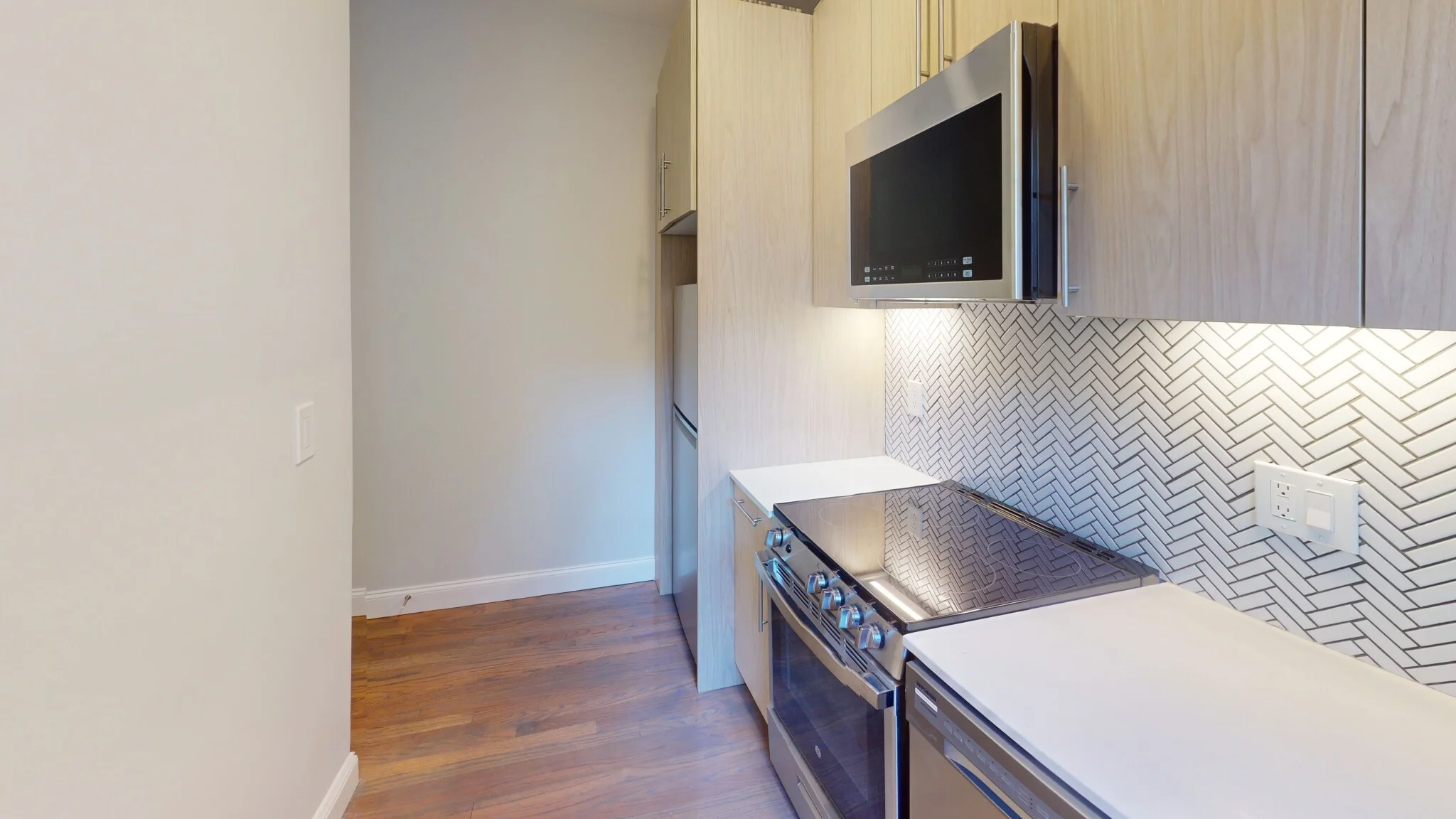 Studio bed, 1 bath apartment for rent at 111 Park Dr Unit 43, Fenway — photo 3 of 22