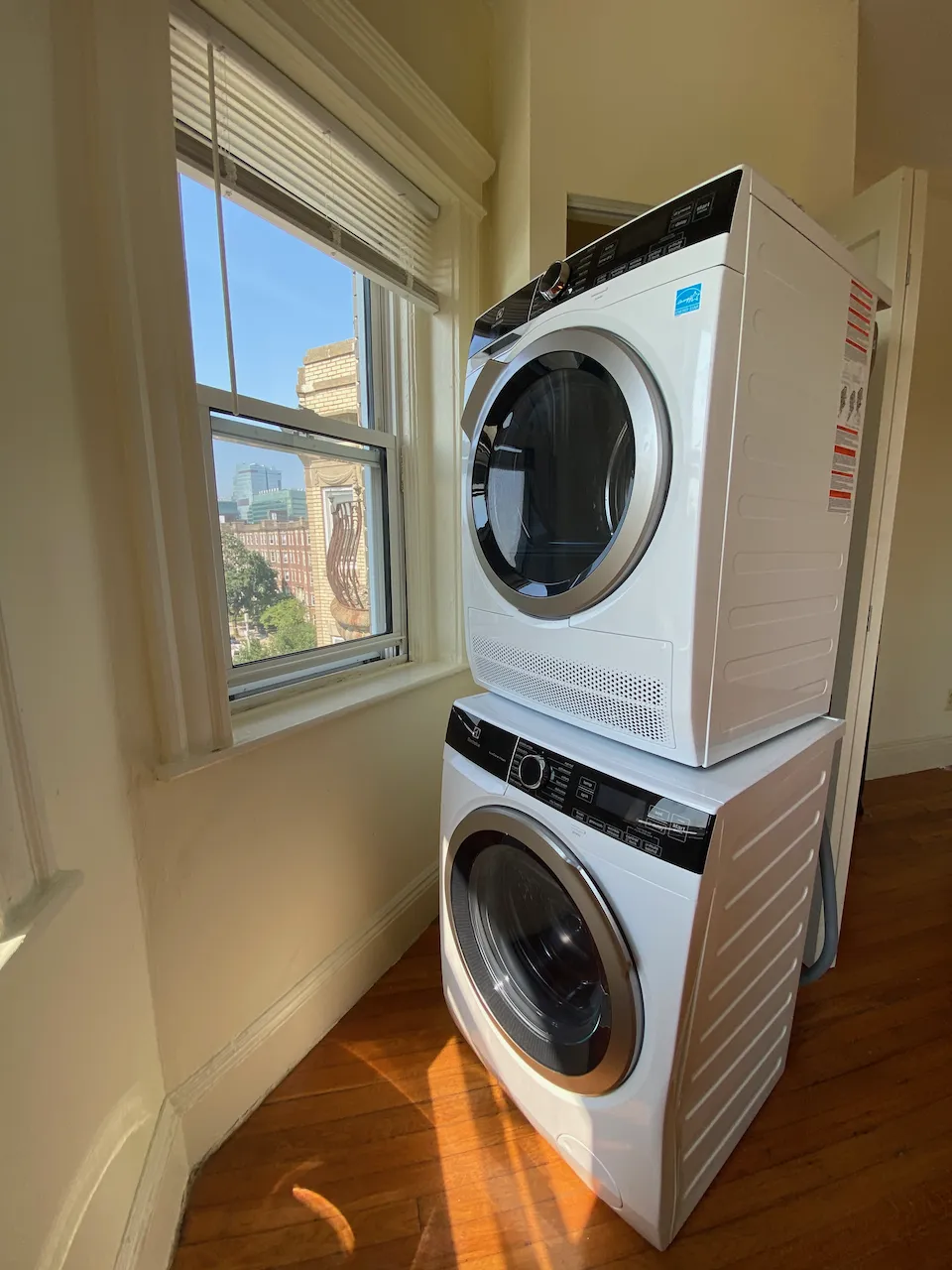 Studio bed, 1 bath apartment for rent at 111 Park Dr Unit 59, Fenway — photo 5 of 8