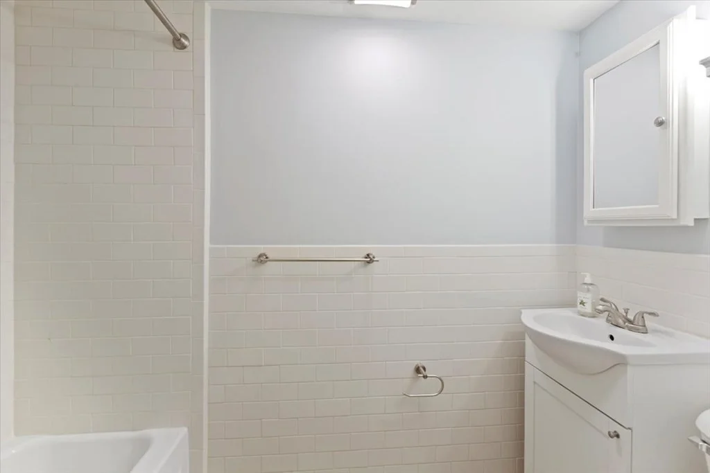 2 bed, 2 bath apartment for rent at 111 Pleasant St Unit 1, Dorchester — photo 9 of 19