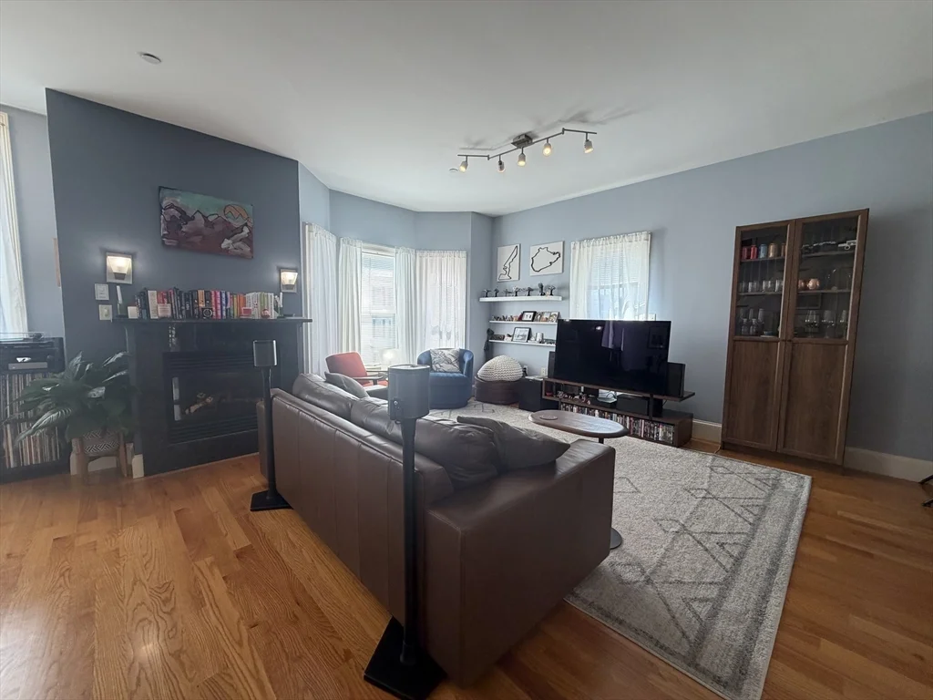 2 bed, 2 bath apartment for rent at 111 Pleasant St Unit 4, Dorchester — photo 3 of 19