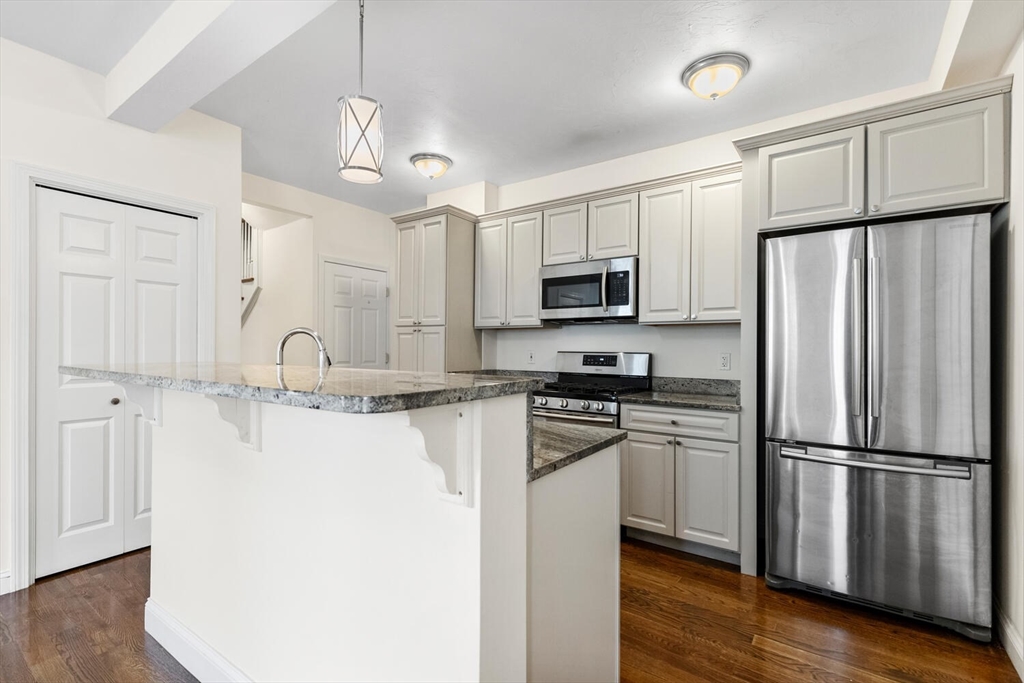 3 bed, 2 bath apartment for rent at 111 Pleasant Unit 2, Milton — photo 11 of 25