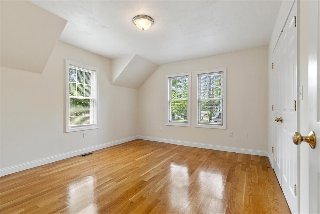 3 bed, 2 bath apartment for rent at 111 Pleasant Unit 2, Milton — photo 19 of 25