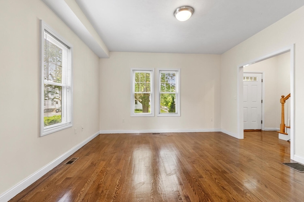 3 bed, 2 bath apartment for rent at 111 Pleasant Unit 2, Milton — photo 5 of 25