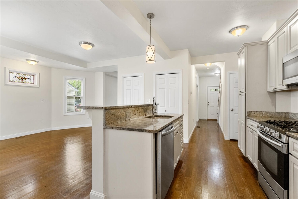 3 bed, 2 bath apartment for rent at 111 Pleasant Unit 2, Milton — photo 13 of 25
