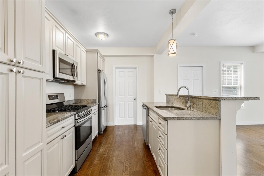 3 bed, 2 bath apartment for rent at 111 Pleasant Unit 2, Milton — photo 14 of 25