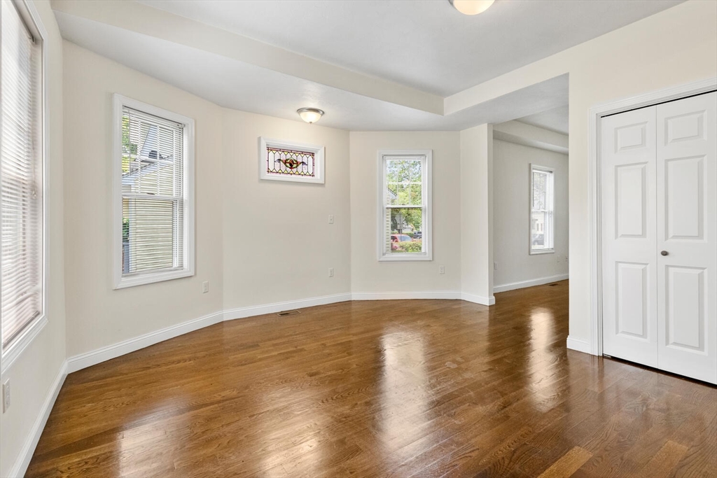 3 bed, 2 bath apartment for rent at 111 Pleasant Unit 2, Milton — photo 8 of 25