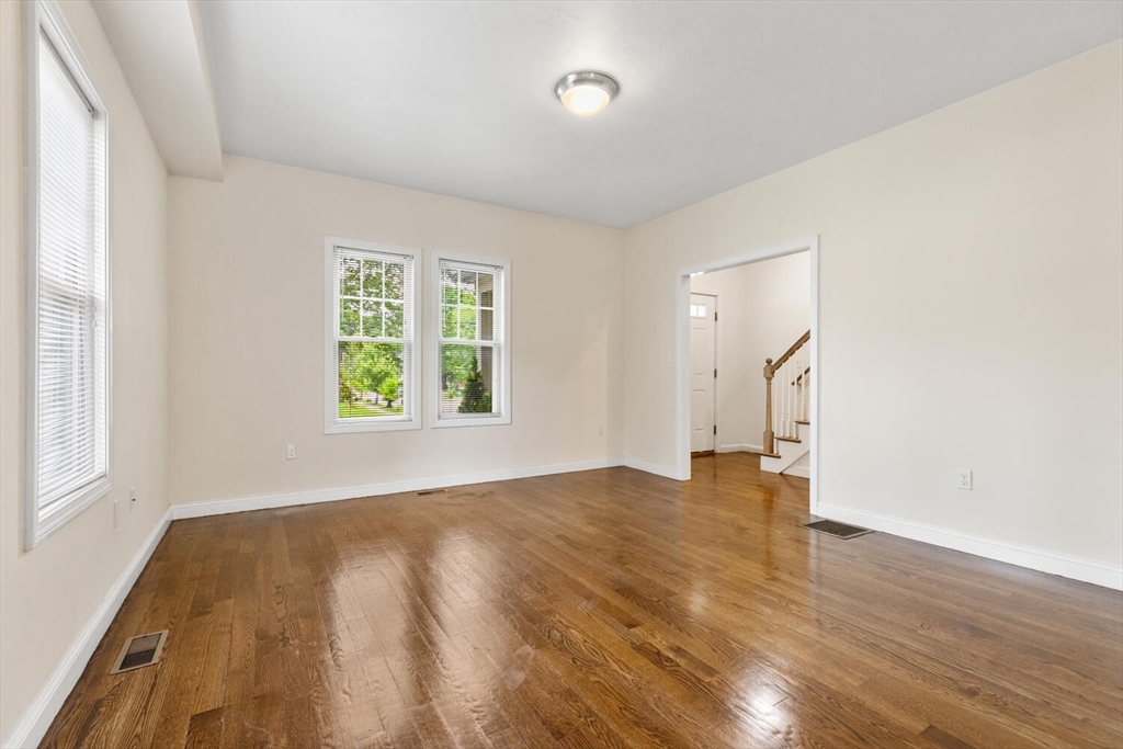 3 bed, 2 bath apartment for rent at 111 Pleasant Unit 2, Milton — photo 4 of 25