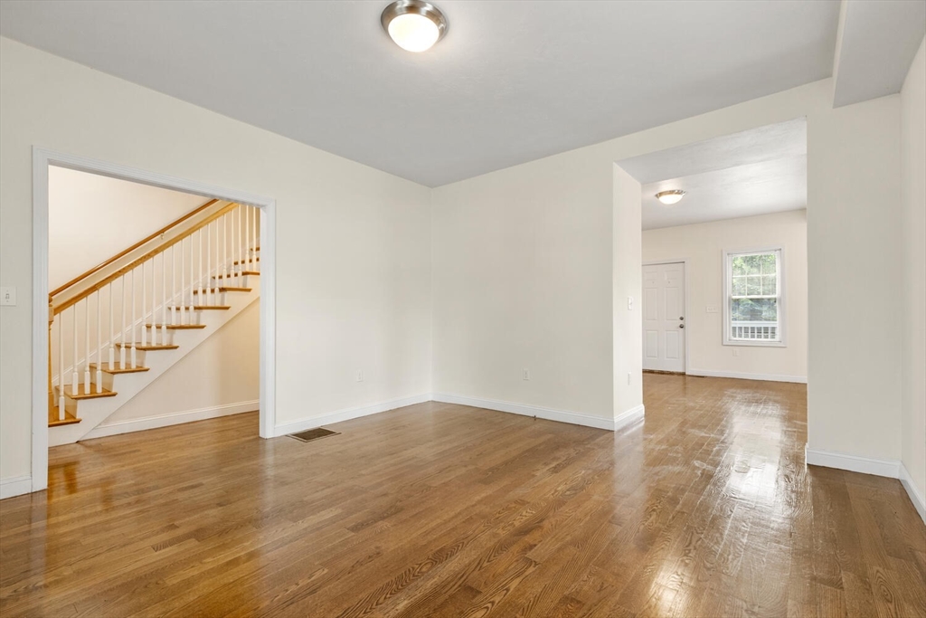 3 bed, 2 bath apartment for rent at 111 Pleasant Unit 2, Milton — photo 3 of 25