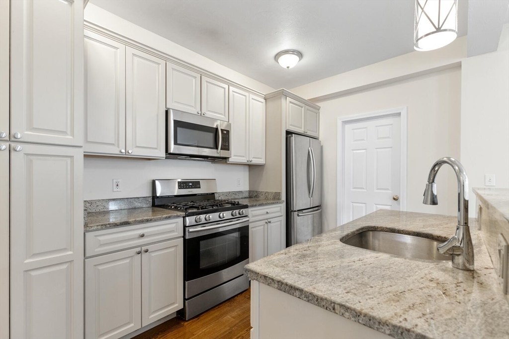 3 bed, 2 bath apartment for rent at 111 Pleasant Unit 2, Milton — photo 15 of 25