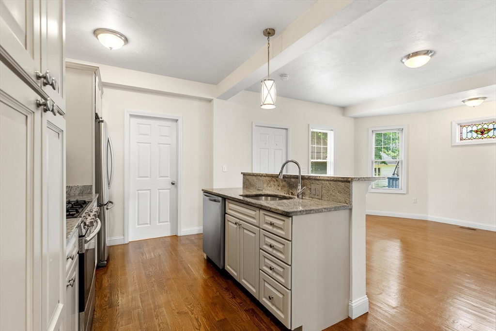 3 bed, 2 bath apartment for rent at 111 Pleasant Unit 2, Milton — photo 12 of 25