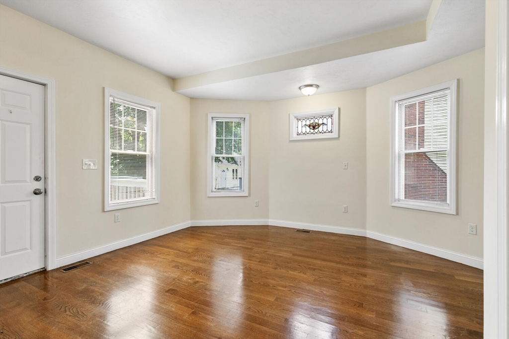 3 bed, 2 bath apartment for rent at 111 Pleasant Unit 2, Milton — photo 7 of 25