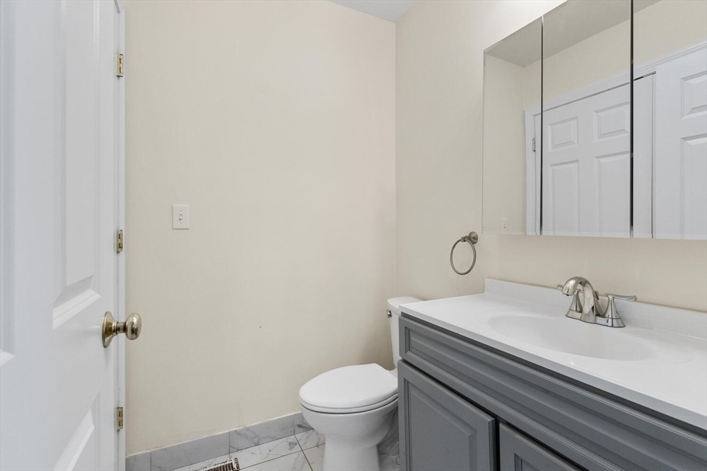 3 bed, 2 bath apartment for rent at 111 Pleasant Unit 2, Milton — photo 16 of 25