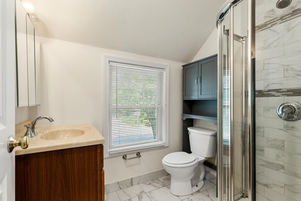 3 bed, 2 bath apartment for rent at 111 Pleasant Unit 2, Milton — photo 21 of 25