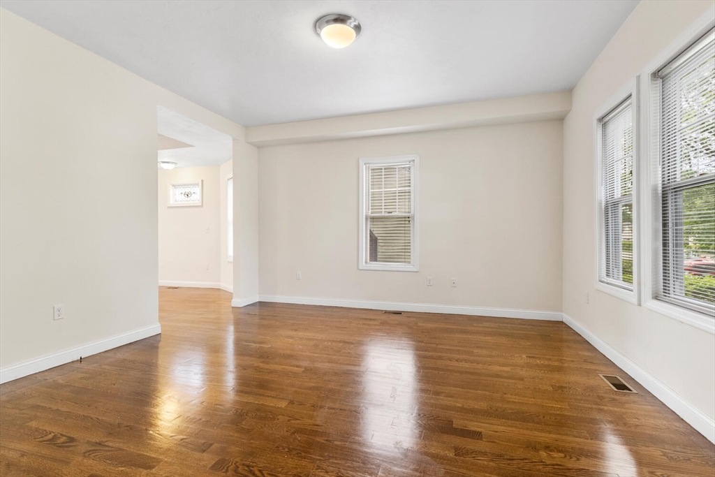 3 bed, 2 bath apartment for rent at 111 Pleasant Unit 2, Milton — photo 2 of 25