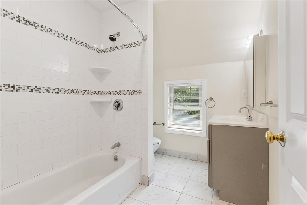 3 bed, 2 bath apartment for rent at 111 Pleasant Unit 2, Milton — photo 20 of 25