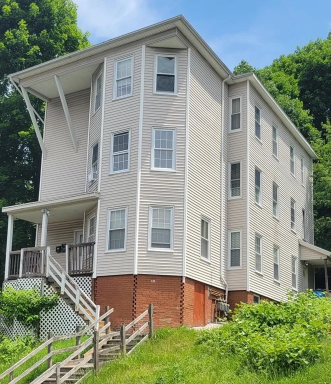2 bed, 1 bath apartment for rent at 111 Rodney Unit 2, Worcester
