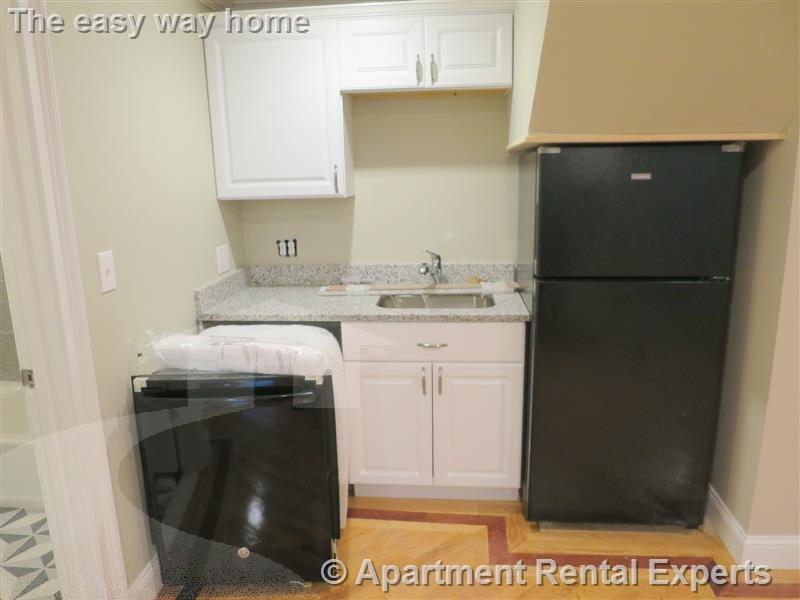 4 bed, 2 bath apartment for rent at 111 Sciarappa St Unit 6, East Cambridge — photo 2 of 10